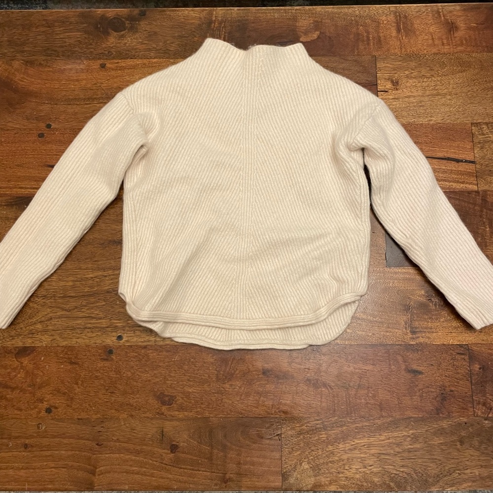 Aritzia Babaton Sweater